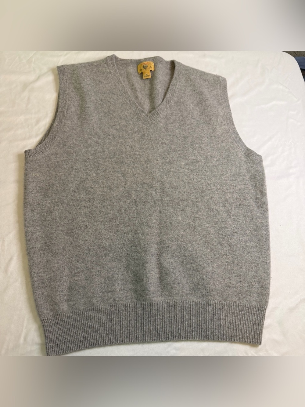 Trevero 100% Cashmere Sweater Vest – Men’s Medium‎